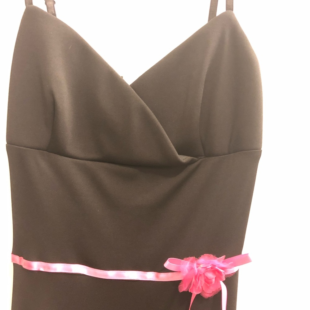 💋Cute Little Black Dress with Pink Flower Detail - Picture 8 of 8